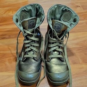 Women Palladium boots size 7